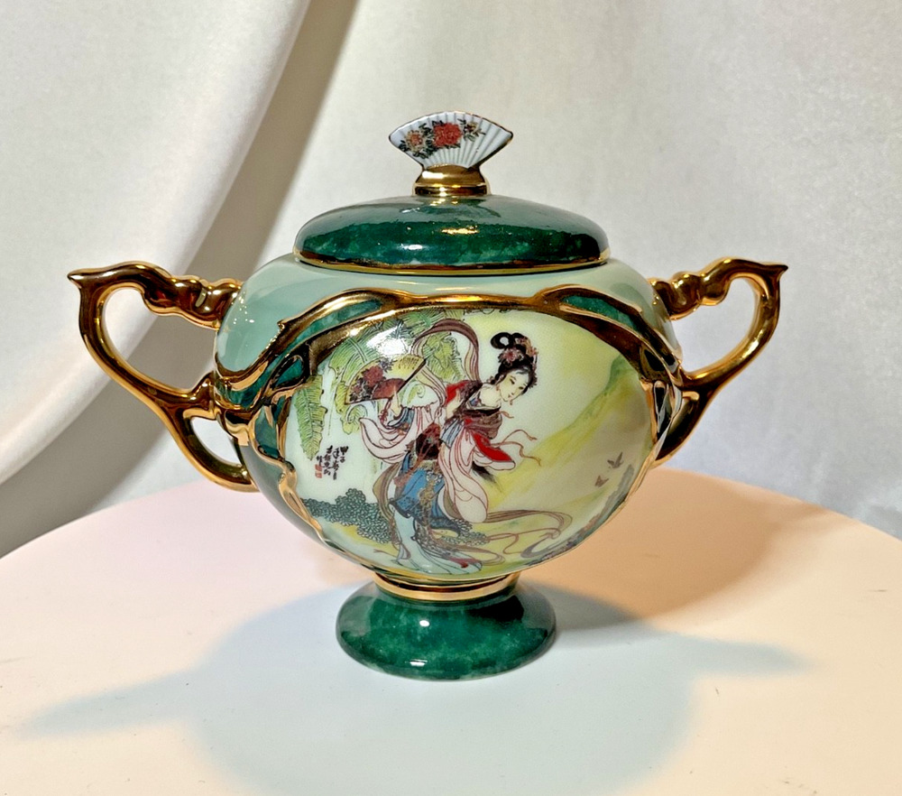 Ardleigh Elliott 1999 Pao Chai Beauties of the Red Mansion Porcelain Music Box